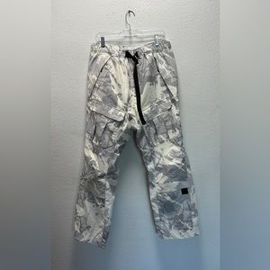 DOPESnow Akin Snowboard Pants Men Grey Camo